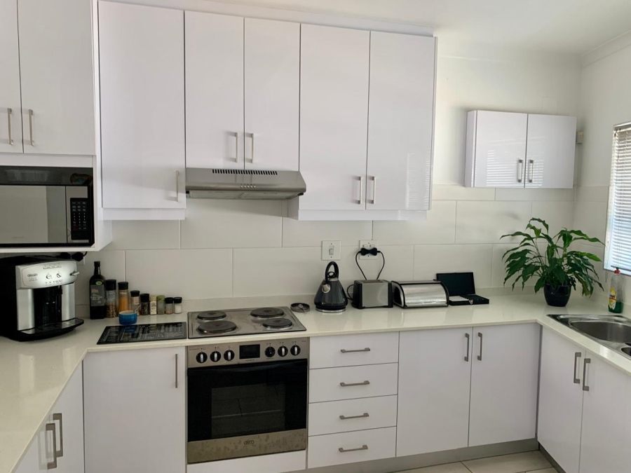 To Let 2 Bedroom Property for Rent in Higgovale Western Cape